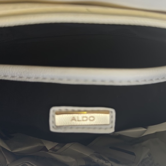 Tote style purse never used. Purse still has its original shape. - Picture 4 of 6